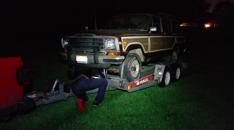 Illustration for article titled What It Was Like Towing a Free Jeep Grand Wagoneer With the 2020 Jeep Gladiator